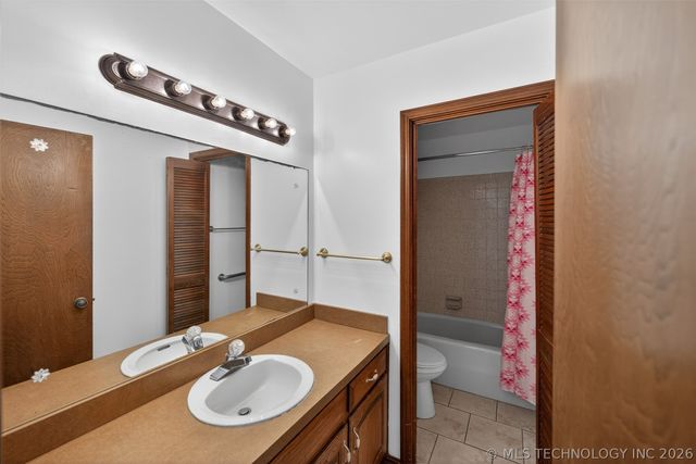 1408 S Veyda Street, Pryor, OK 74361