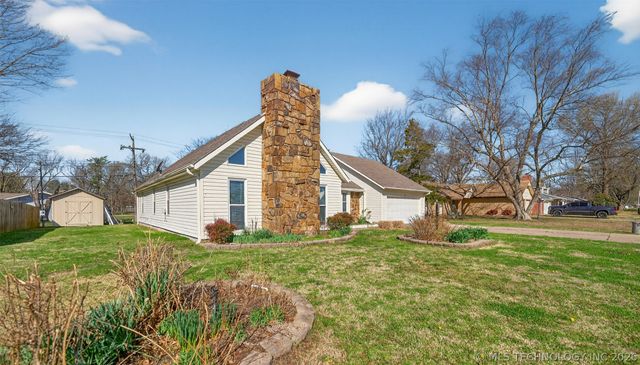 1408 S Veyda Street, Pryor, OK 74361