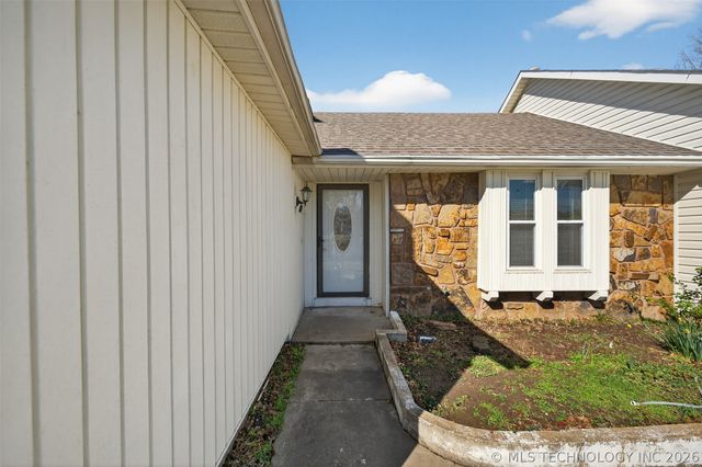 1408 S Veyda Street, Pryor, OK 74361