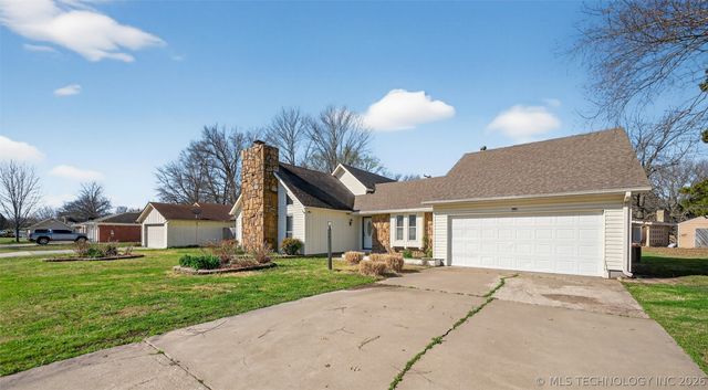 1408 S Veyda Street, Pryor, OK 74361