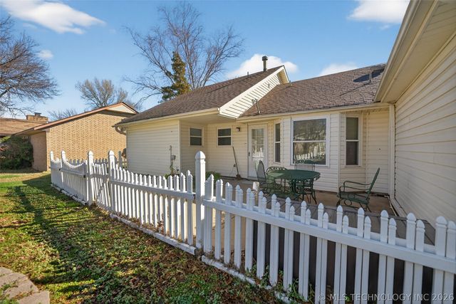 1408 S Veyda Street, Pryor, OK 74361