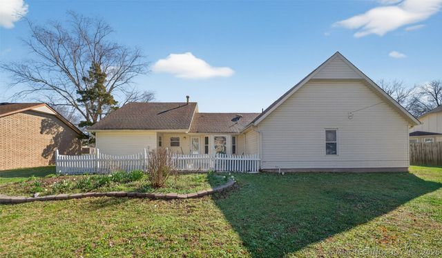 1408 S Veyda Street, Pryor, OK 74361