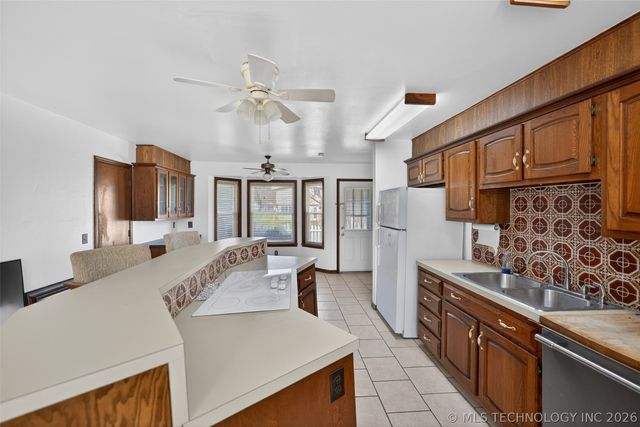 1408 S Veyda Street, Pryor, OK 74361