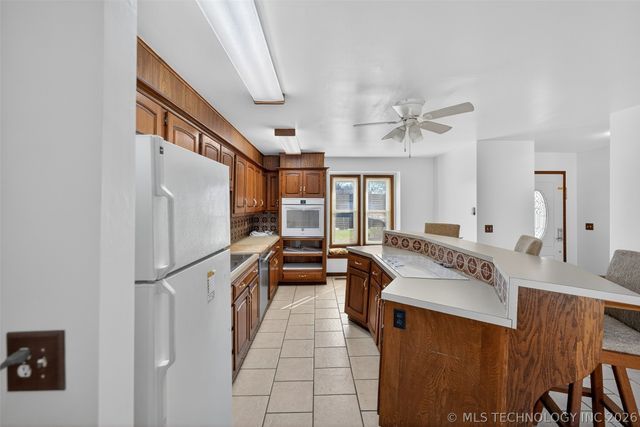 1408 S Veyda Street, Pryor, OK 74361