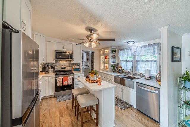 445 Riverwind Drive, Hendersonville, NC 28739