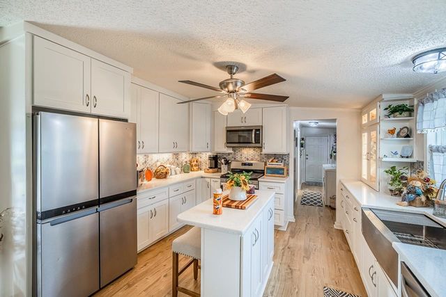 445 Riverwind Drive, Hendersonville, NC 28739