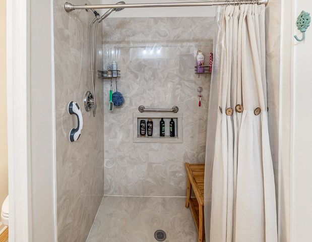 445 Riverwind Drive, Hendersonville, NC 28739