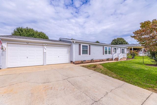 445 Riverwind Drive, Hendersonville, NC 28739