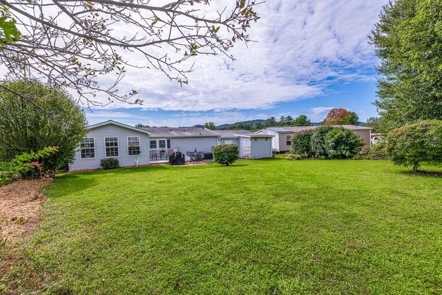 445 Riverwind Drive, Hendersonville, NC 28739