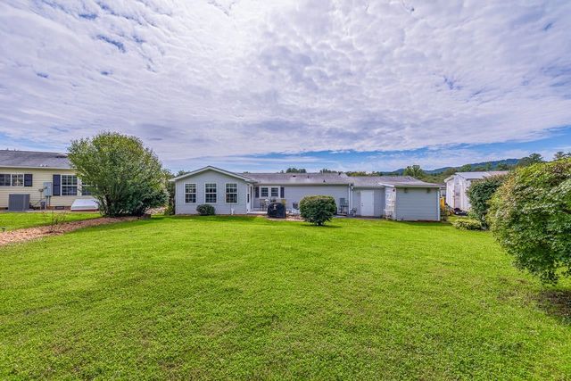 445 Riverwind Drive, Hendersonville, NC 28739