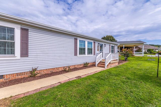 445 Riverwind Drive, Hendersonville, NC 28739