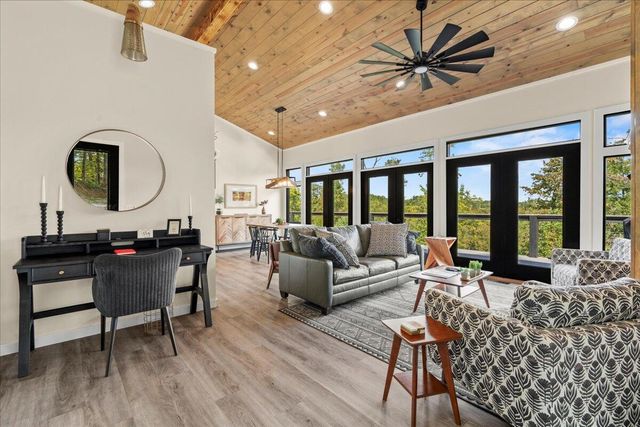 772 Chestnut Log Branch Road, Campton, KY 41301