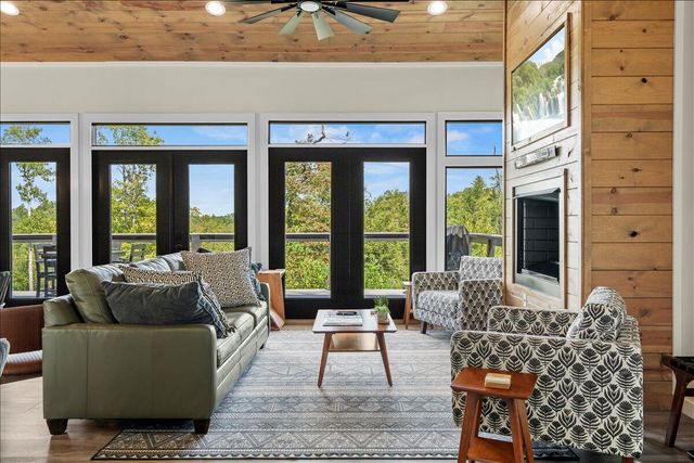 772 Chestnut Log Branch Road, Campton, KY 41301