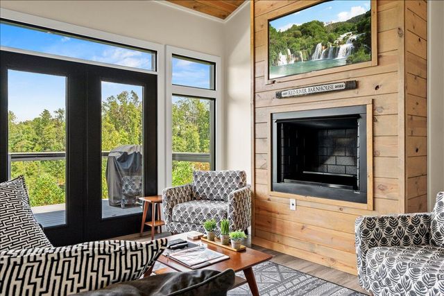 772 Chestnut Log Branch Road, Campton, KY 41301