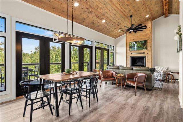 772 Chestnut Log Branch Road, Campton, KY 41301