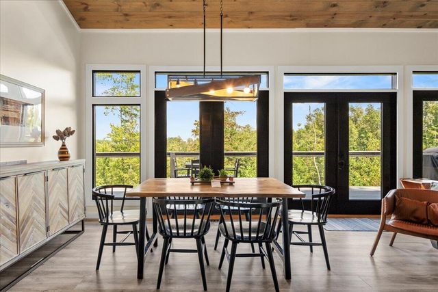 772 Chestnut Log Branch Road, Campton, KY 41301