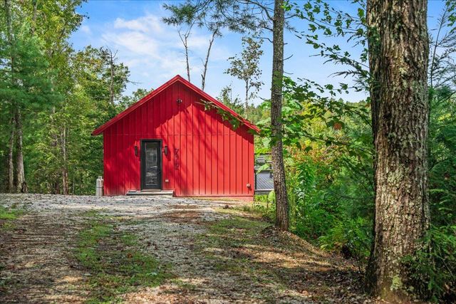 772 Chestnut Log Branch Road, Campton, KY 41301