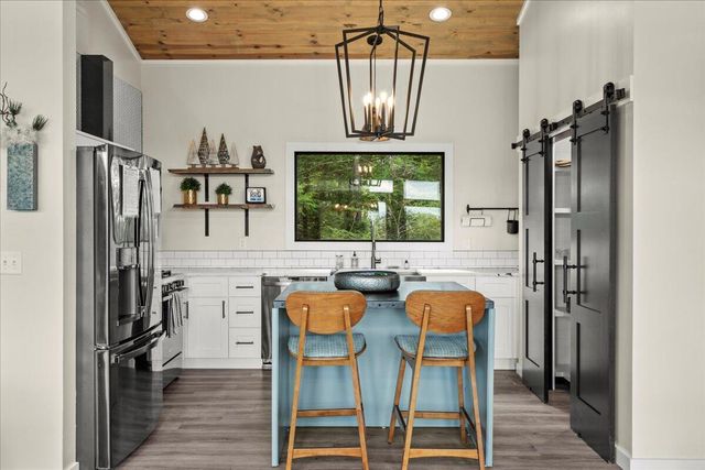 772 Chestnut Log Branch Road, Campton, KY 41301