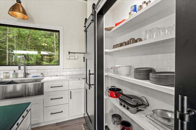 772 Chestnut Log Branch Road, Campton, KY 41301