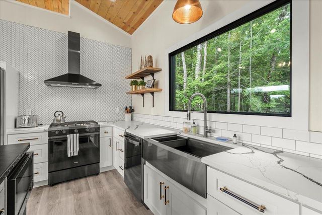 772 Chestnut Log Branch Road, Campton, KY 41301