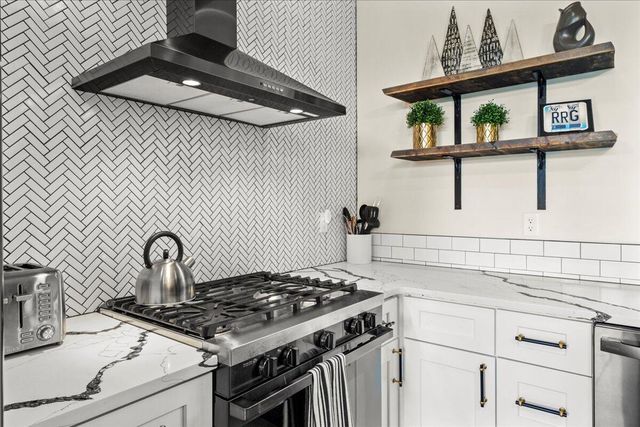 772 Chestnut Log Branch Road, Campton, KY 41301