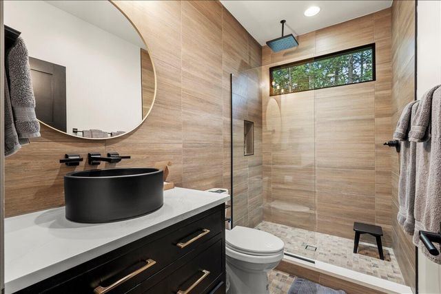 772 Chestnut Log Branch Road, Campton, KY 41301