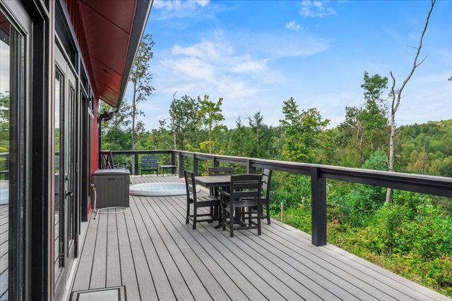 772 Chestnut Log Branch Road, Campton, KY 41301