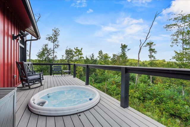 772 Chestnut Log Branch Road, Campton, KY 41301