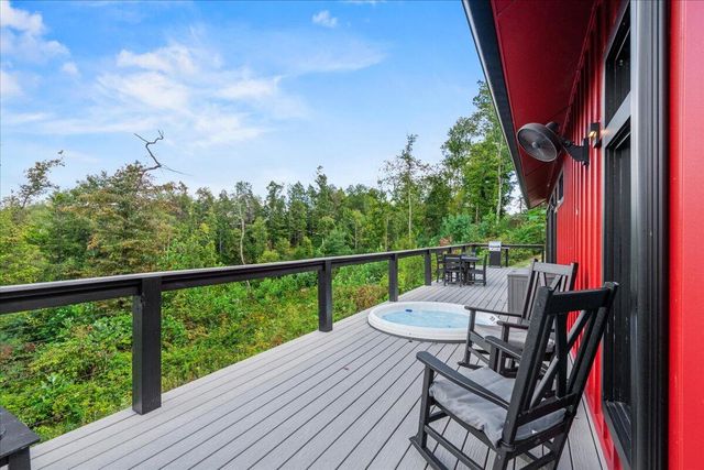 772 Chestnut Log Branch Road, Campton, KY 41301