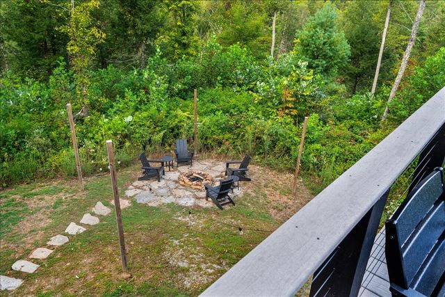 772 Chestnut Log Branch Road, Campton, KY 41301