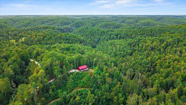 772 Chestnut Log Branch Road, Campton, KY 41301