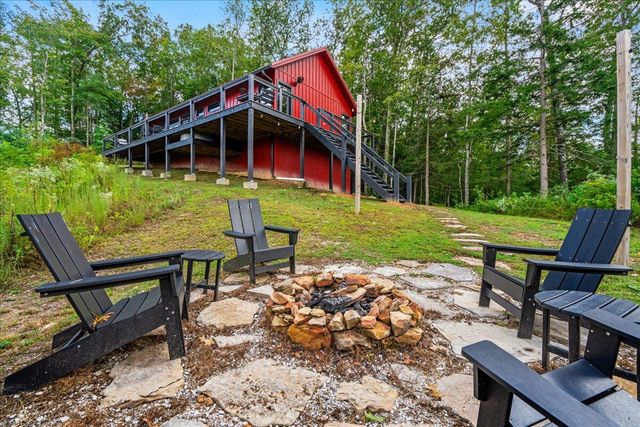 772 Chestnut Log Branch Road, Campton, KY 41301