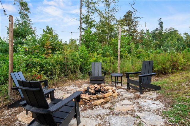 772 Chestnut Log Branch Road, Campton, KY 41301