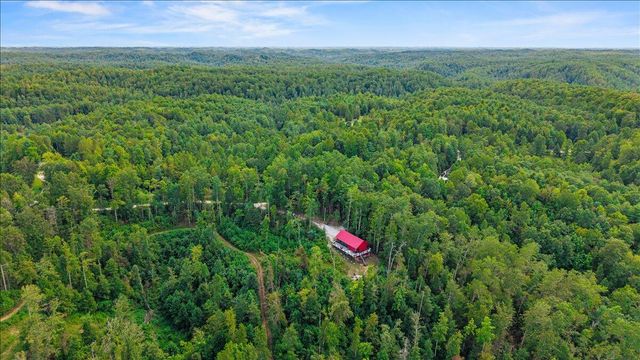 772 Chestnut Log Branch Road, Campton, KY 41301