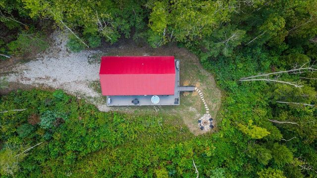 772 Chestnut Log Branch Road, Campton, KY 41301