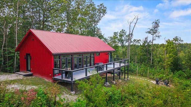 772 Chestnut Log Branch Road, Campton, KY 41301