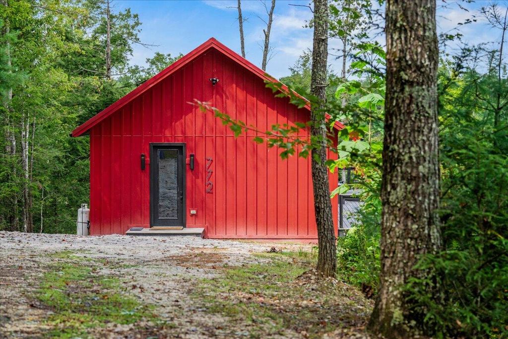 772 Chestnut Log Branch Road, Campton, KY 41301