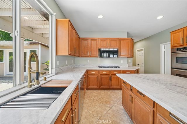2431 Rosser Drive, Corona, CA 92879
