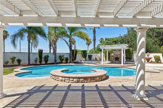 2431 Rosser Drive, Corona, CA 92879