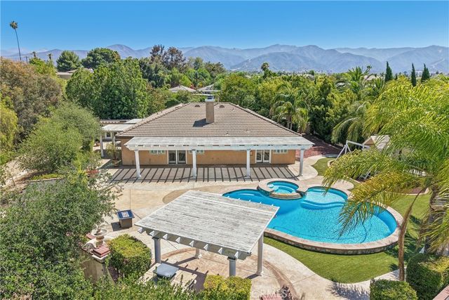 2431 Rosser Drive, Corona, CA 92879