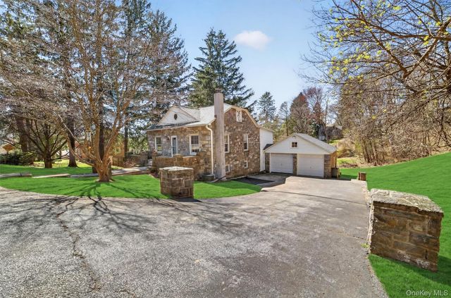 17 Hillside Terrace, Amawalk, NY 10501