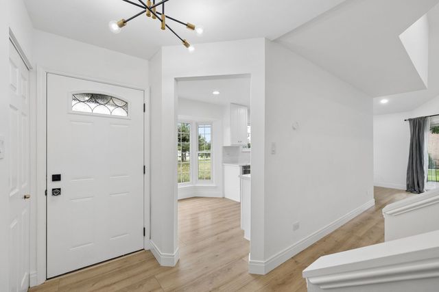 8320 Highpoint Circle A, Darien, IL 60561
