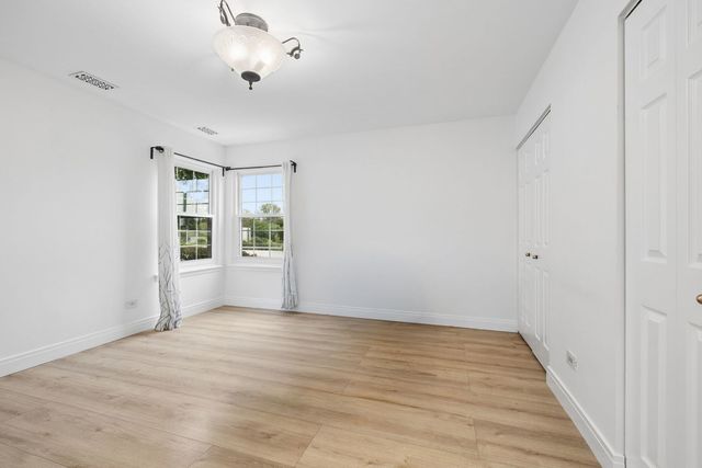 8320 Highpoint Circle A, Darien, IL 60561