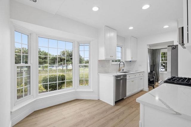 8320 Highpoint Circle A, Darien, IL 60561