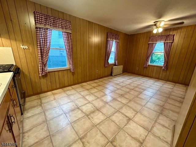 15 Willow St, Garfield City, NJ 07026