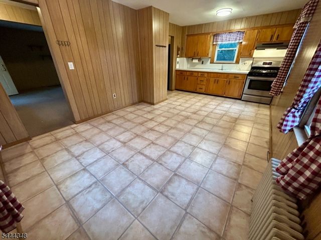15 Willow St, Garfield City, NJ 07026