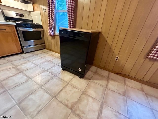 15 Willow St, Garfield City, NJ 07026