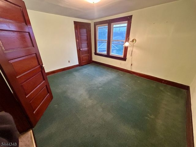 15 Willow St, Garfield City, NJ 07026