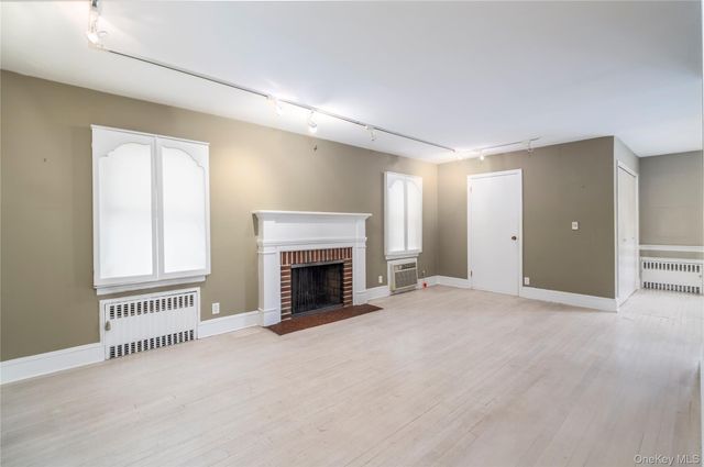 10 Cornell Place, East Rockaway, NY 11518
