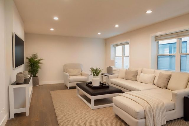 1150 W Hubbard Street 1E, Chicago, IL 60642